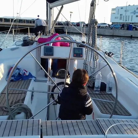 Center Harbour Yacht Botel